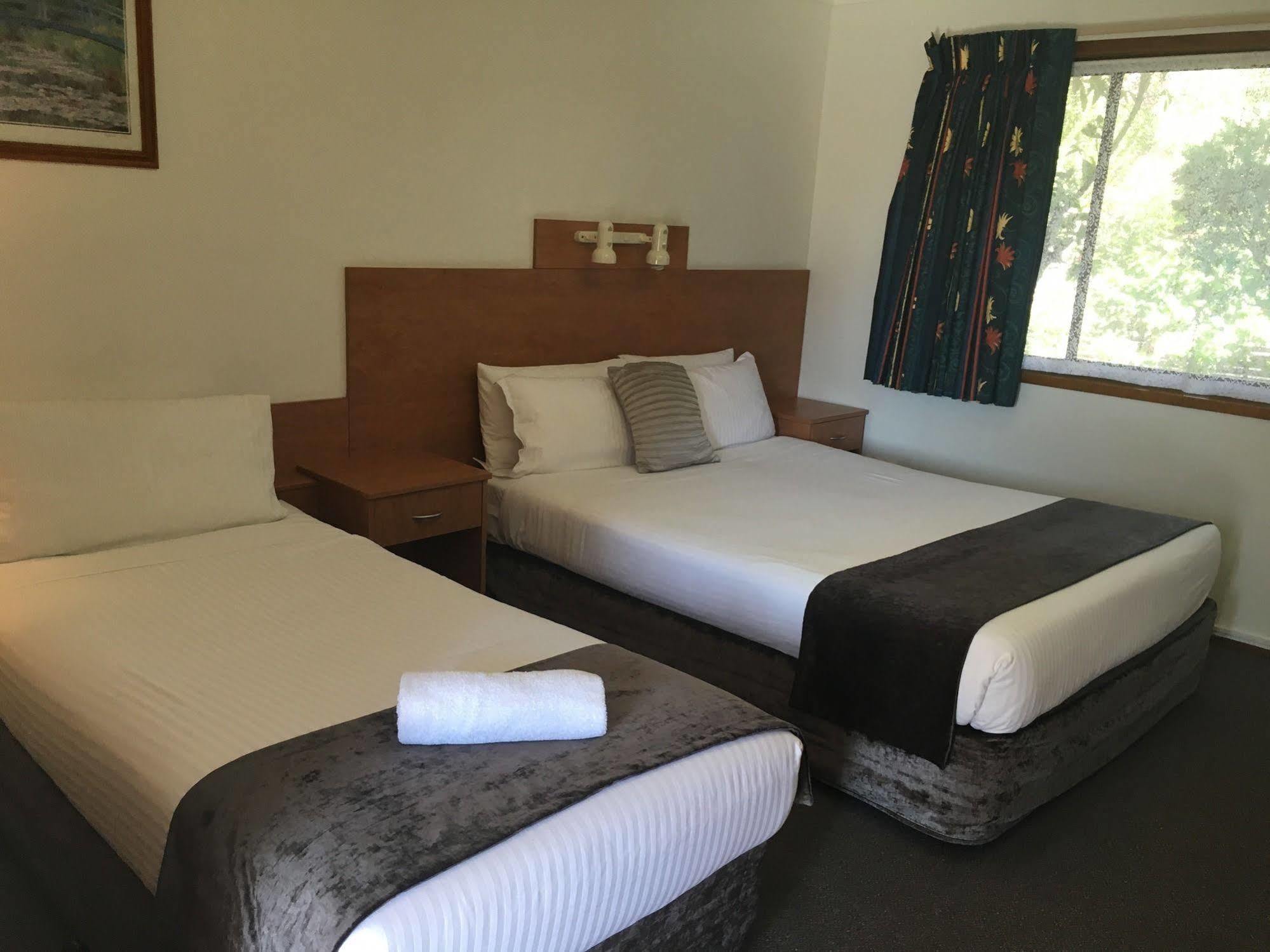 גורוקאן Bridge View Motel מראה חיצוני תמונה